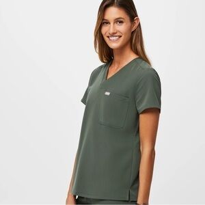 FIGS Green Short Sleeve Top